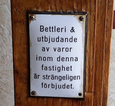 Skylt.