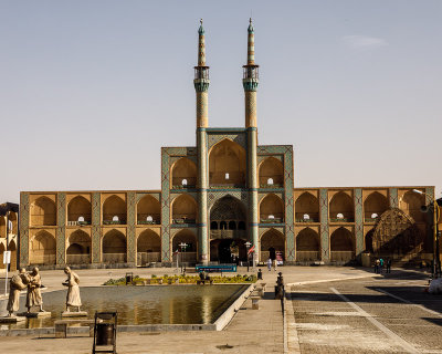 Amir Chakhmaq Square-1.jpg