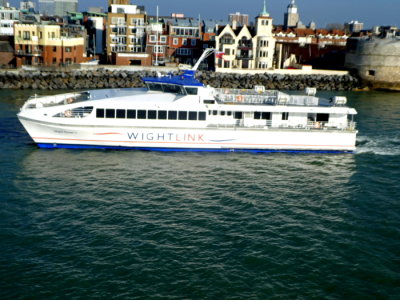 WIGHT RYDER 1 @ Portsmouth arriving
