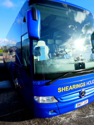 SHEARINGS 919 (BN17 JUF) @ Strensham Services