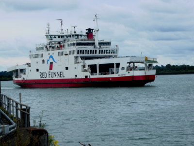 FERRIES - RED FUNNEL
