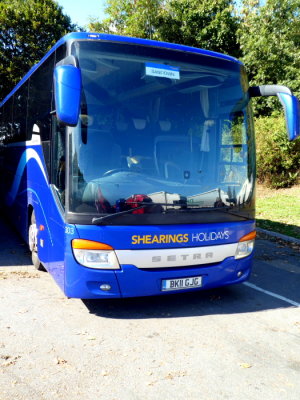 Shearings - 203 - (BK11 GJG) @ M40N Warwick Services