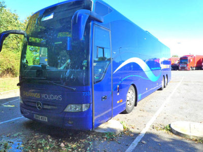 Shearings - 733 - (BN17 WXV) @ M40N Warwick Services