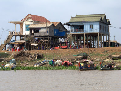 A Blend of Housing on the River