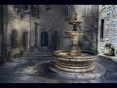 Courtyard Fountain, Tourettes