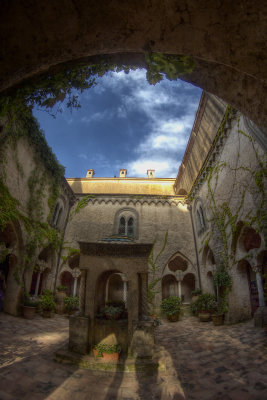 Ravello-courtyard-3.jpg