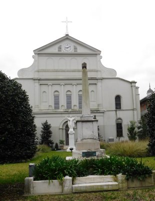 Cathedral-Basilica of Saint Louis, King of France-rear garden