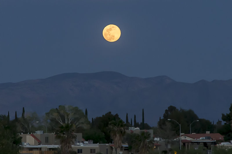 4/29/2018  Full Moon over Sierra Vista, Arizona