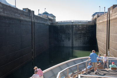 Bonneville lock - dropping 110 feet