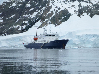 0748: Polar Pioneer at anchor
