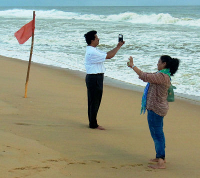 She shoots selfies on the seashore