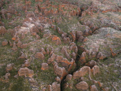 0763: Narrow gorges among the beehives 