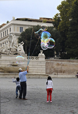 IMG_0554 Dad kids  with big bubbles.jpg