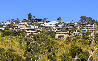 Homes on the hillside surrounding Laguna Beach
