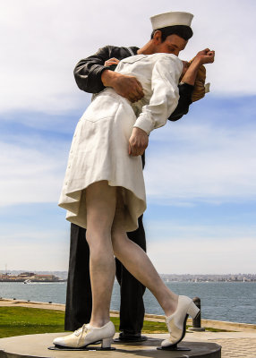 End of World War II Kiss statue in San Diego