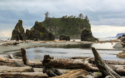 Ruby Beach over the driftwood in Olympic National Park