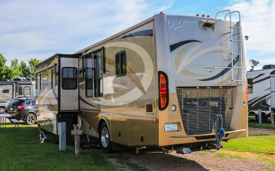 Rear drivers side view of the 2008 Fleetwood Discovery