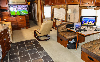 Living area as viewed from the front of the 2008 Fleetwood Discovery
