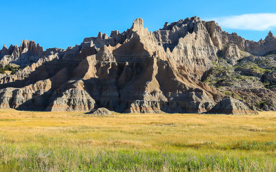 Sharp peaks on the hills in Badlands National Park