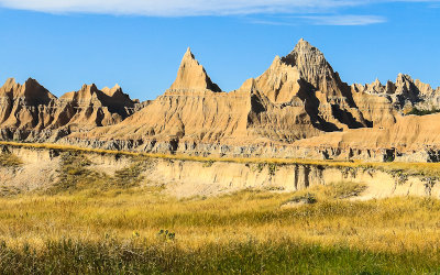 Early evening sunlight on peaks near the Visitor Center in Badlands National Park