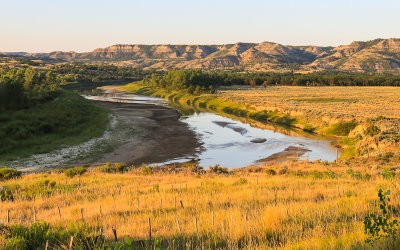 Early morning along the Little Missouri River in Theodore Roosevelt NP - North Unit 
