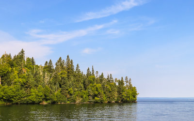Heavy forestation on the shoreline in Isle Royale National Park