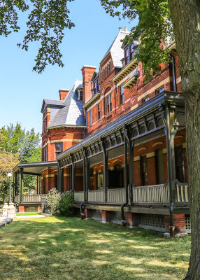 Side view of the Hotel Florence in Pullman National Monument