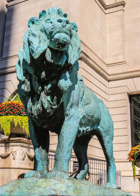 Lion statue in front of the Art Institute in Chicago