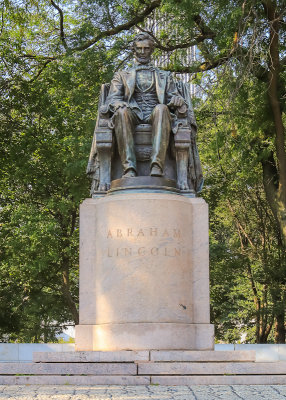 Abraham Lincoln statue in Grant Park in Chicago
