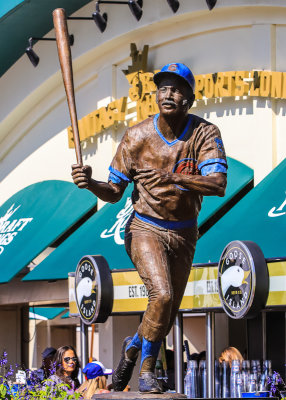 The statue of Cubs Hall of Famer Billy Williams outside of Wrigley Field