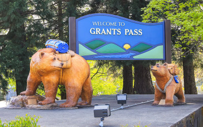 Welcome sign in Grants Pass Oregon