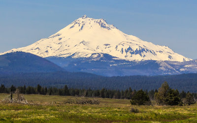 Mount Jefferson as seen from US 97 in Oregon