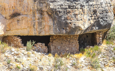 Cliff dwelling ruins in Walnut Canyon National Monument