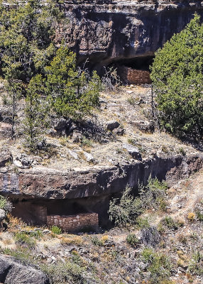 Cliff dwellings in close proximity to each other in Walnut Canyon National Monument