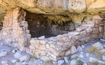 Ruins of a cliff dwelling along the Island Trail in Walnut Canyon National Monument