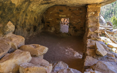 Cliff dwelling with a passageway to another room in Walnut Canyon National Monument