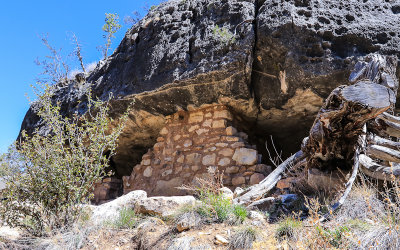 Small cliff dwelling above the Island Trail in Walnut Canyon National Monument