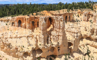 The Bryce Amphitheater rim near Bryce Point in Bryce Canyon National Park
