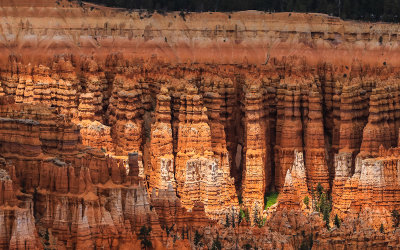 Clouds cast a shadow on the hoodoos in the Bryce Amphitheater in Bryce Canyon National Park