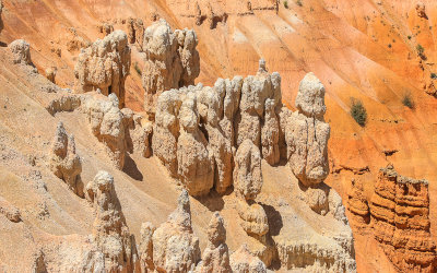 Formations below the rim of the Bryce Amphitheater in Bryce Canyon National Park