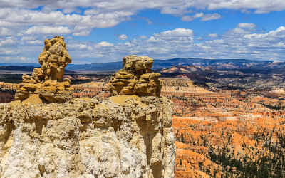 The surrounding area from the rim Trail in Bryce Canyon National Park