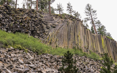 The curved portion of the volcanic basalt wall in Devils Postpile National Monument