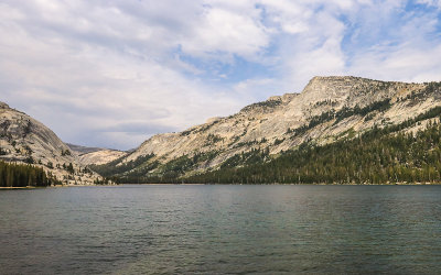 View over Tenaya Lake along the Tioga Road in Yosemite National Park
