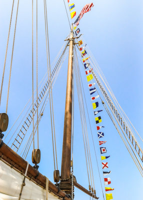 Mast of the C.A. Thayer schooner in San Francisco Maritime NHP