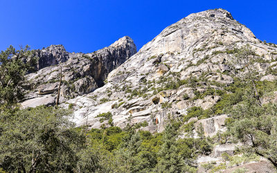 Towering granite peaks along the Mist Falls Trail in Kings Canyon National Park
