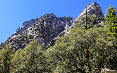 Granite peaks along the Mist Falls Trail in Kings Canyon National Park
