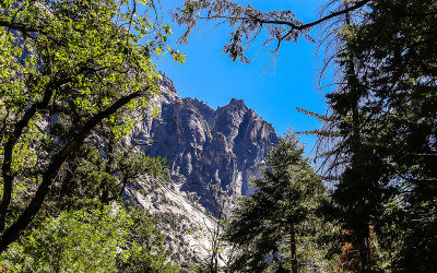 Granite peaks along the Mist Falls Trail in Kings Canyon National Park