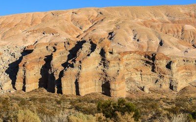 Curved and contoured rock layers in Red Rock State Park