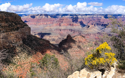 Isis Temple (center) as seen from the Rim Trail along the South Rim in Grand Canyon NP