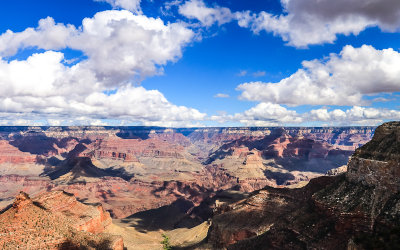 View of the Grand Canyon as seen from along the South Rim in Grand Canyon NP